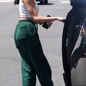 Madison Beer Displays Her Style as She Goes Out for Lunch with a Friend (23 Photos) - Leaked Nudes