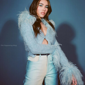 Famous Nude Madison Beer 007 pic