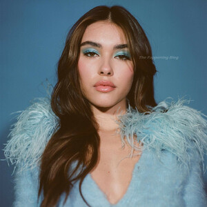 Famous Nude Madison Beer 008 pic