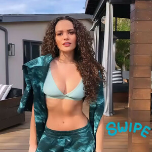 Famous Nude Madison Pettis 003 pic