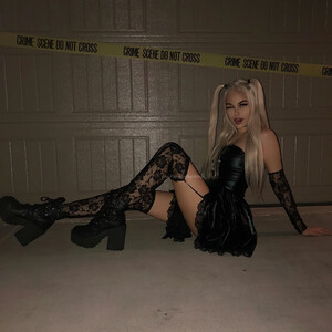 Famous Nude Maggie Lindemann 012 pic