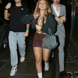 Celeb Nude Maisie Smith 013 pic