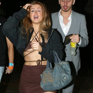 Famous Nude Maisie Smith 014 pic