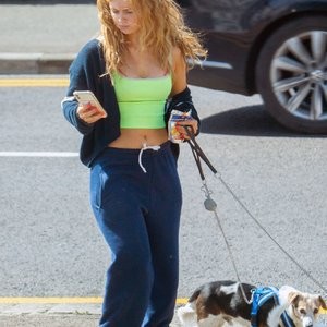 Maisie Smith Is Seen Out Walking Her Dogs (21 Photos) – Leaked Nudes