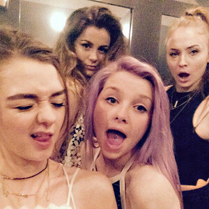 Naked Celebrity Pic Maisie Williams 011 pic