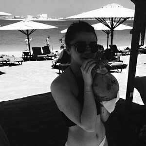 Naked celebrity picture Maisie Williams 024 pic