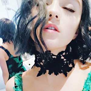 Naked celebrity picture Maisie Williams 029 pic