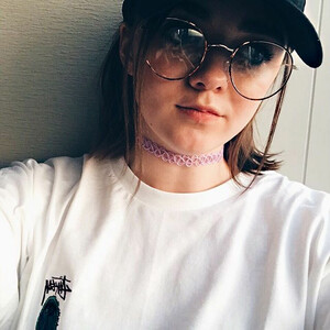 Celeb Nude Maisie Williams 031 pic