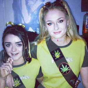 Leaked Celebrity Pic Maisie Williams 032 pic
