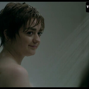 Hot Naked Celeb Maisie Williams 055 pic
