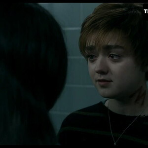 Real Celebrity Nude Maisie Williams 058 pic