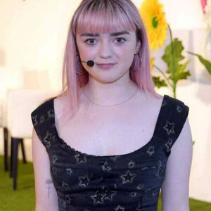 Best Celebrity Nude Maisie Williams 071 pic