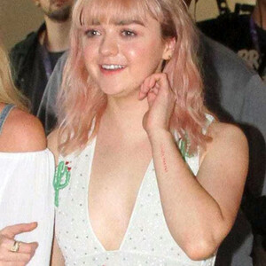 Nude Celeb Pic Maisie Williams 074 pic