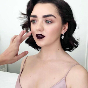 Free Nude Celeb Maisie Williams 102 pic