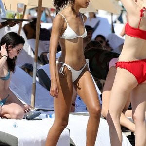 Naked Celebrity Pic Malia Obama 036 pic
