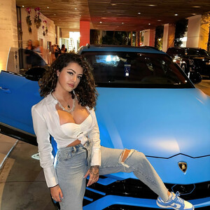 Nude Celeb Malu Trevejo 004 pic