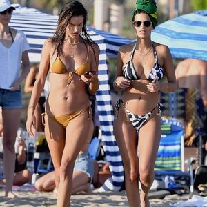 Marcela Braga Enjoys a Fun Beach Day with Friends (31 Photos) – Leaked Nudes