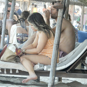 Famous Nude Maren Morris 026 pic