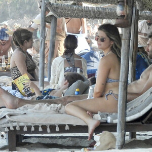 nude celebrities Maren Morris 034 pic