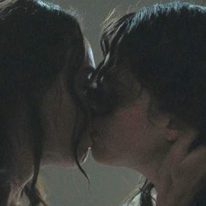 Margaret Qualley, Rebecca Dayan Sexy Lesbian Kiss – Novitiate (15 Pics + GIF & Video) – Leaked Nudes