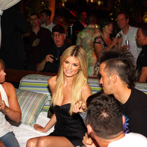 Naked Celebrity Pic Marisa Miller 022 pic