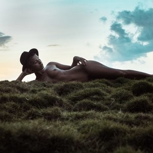 Hot Naked Celeb Marisa Papen 006 pic