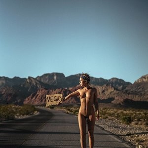 Famous Nude Marisa Papen 007 pic