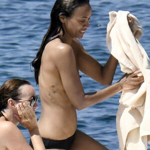 celeb nude Zoe Saldana 002 pic