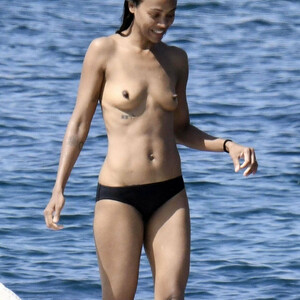 Free nude Celebrity Zoe Saldana 007 pic