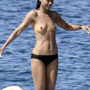 Nude Celebrity Picture Zoe Saldana 008 pic