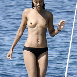 Leaked Celebrity Pic Zoe Saldana 009 pic