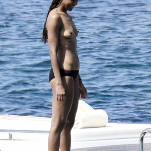 Real Celebrity Nude Zoe Saldana 012 pic