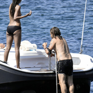 Free nude Celebrity Zoe Saldana 039 pic