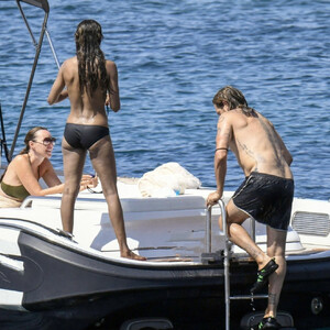 Newest Celebrity Nude Zoe Saldana 047 pic