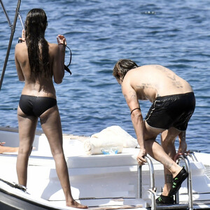 celeb nude Zoe Saldana 048 pic