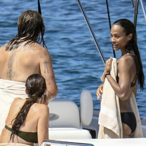 celeb nude Zoe Saldana 054 pic