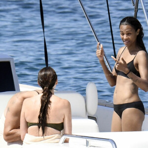 celeb nude Zoe Saldana 060 pic