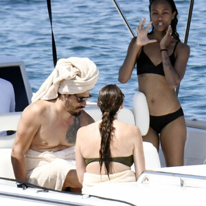 Celebrity Nude Pic Zoe Saldana 064 pic