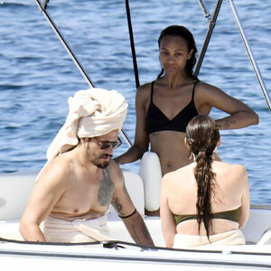 Free nude Celebrity Zoe Saldana 069 pic