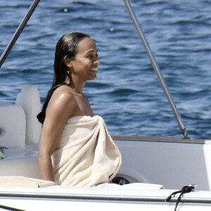 Famous Nude Zoe Saldana 079 pic