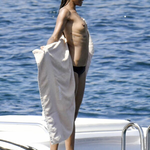 Nude Celebrity Picture Zoe Saldana 086 pic