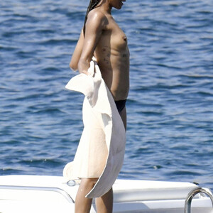 Best Celebrity Nude Zoe Saldana 088 pic