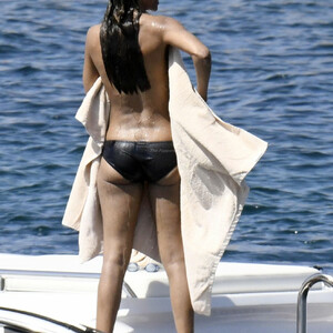 Celebrity Naked Zoe Saldana 089 pic
