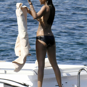 Nude Celeb Zoe Saldana 091 pic