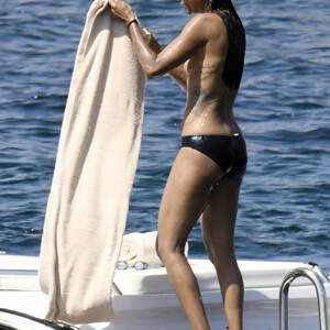 Naked Celebrity Pic Zoe Saldana 094 pic