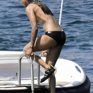 Real Celebrity Nude Zoe Saldana 100 pic
