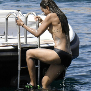 Celebrity Nude Pic Zoe Saldana 102 pic