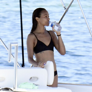 Free Nude Celeb Zoe Saldana 105 pic