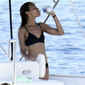 Celebrity Leaked Nude Photo Zoe Saldana 107 pic
