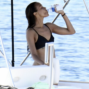 Free Nude Celeb Zoe Saldana 108 pic